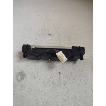WYŚWIETLACZ ŚRODEK MAZDA 3 I 2482939 GENUINE