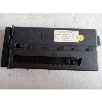 SCHOWEK W DESCE ŚRODEK AUDI A3 S3 8P 8P0941561