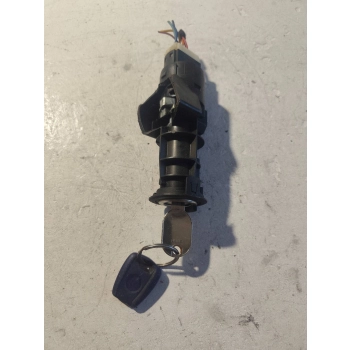 STACYJKA Z KLUCZYKIEM ŚRODEK MAZDA PREMACY 38482 GENUINE