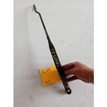 RAMIĘ WYCIERACZKI PRZEDNIEJ SZYBY PRZÓD AUDI A4 S4 B5 8D 658965655
