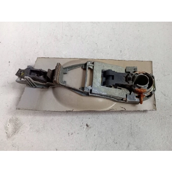 KLAMKA ZEWNĘTRZNA TYLNA TYŁ STRONA PRAWA VOLKSWAGEN PASSAT B5 2689989