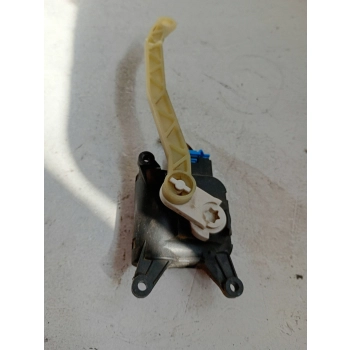 SILNICZEK KLAP NAWIEWU ŚRODEK AUDI A3 S3 8P 0132801340