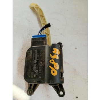 SILNICZEK KLAP NAWIEWU ŚRODEK AUDI A3 S3 8P 0132801340