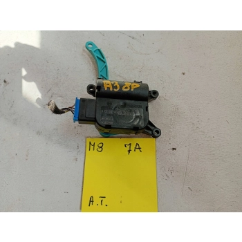 SILNICZEK KLAP NAWIEWU ŚRODEK AUDI A3 S3 8P 0132801343