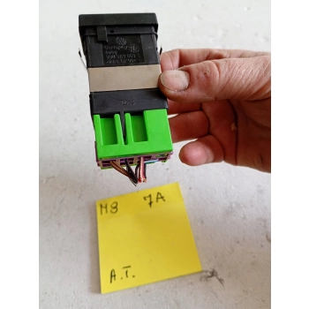 WŁĄCZNIK PODGRZEWANIA FOTELI ŚRODEK VOLKSWAGEN PASSAT B5 3B0963563C