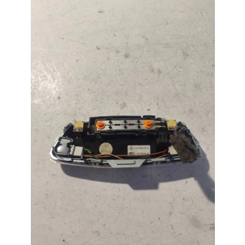 LAMPKA PODSUFITKI TYLNA ŚRODEK MERCEDES-BENZ VANEO W414 A4148200201