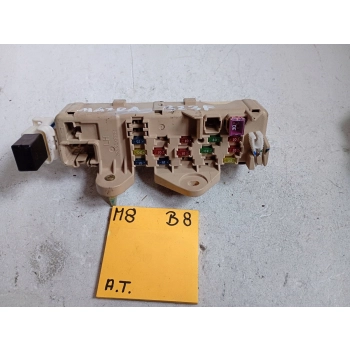 SKRZYNKA BEZPIECZNIKÓW KOMPLETNA ŚRODEK MAZDA 323 123663 GENUINE