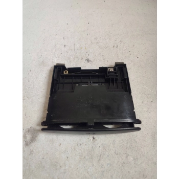 UCHWYT NA KUBEK W DESCE ROZDZIELCZEJ ŚRODEK DAEWOO LANOS 247282 GENUINE