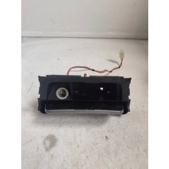 POPIELNICZKA PRZEDNIA Z GNIAZDEM ZAPALNICZKI BMW 1 E81 E87 7078571 GENUINE