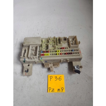 SKRZYNKA BEZPIECZNIKÓW ŚRODEK MAZDA 3 I BP8F66730G GENUINE