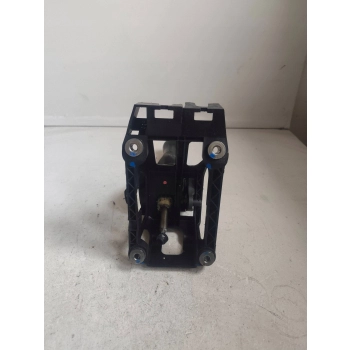 WYBIERAK BIEGÓW ŚRODEK TOYOTA YARIS 2347628 GENUINE