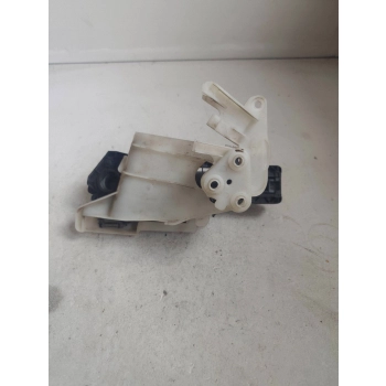 ZEWNĘTRZNA KLAMKA DRZWI PRZEDNICH STRONA PRAWA VOLKSWAGEN PASSAT B6 2384729