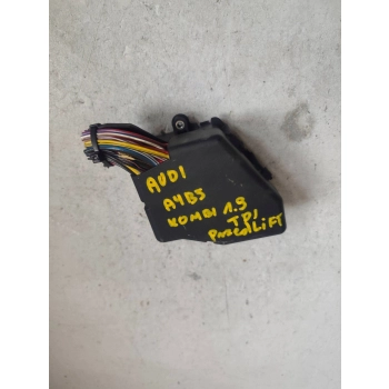 SKRZYNKA BEZPIECZNIKÓW AUDI A4 S4 B5 8D 32847328 GENUINE