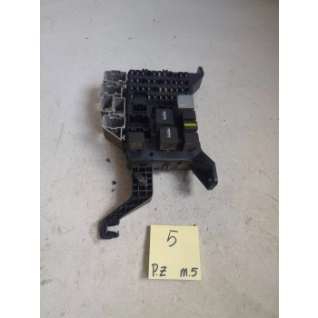 SKRZYNKA BEZPIECZNIKÓW ŚRODEK FORD MONDEO MK III 37439284 GENUINE