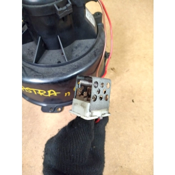 DMUCHAWA NAWIEWU WENTYLATOR Z REZYSTOREM OPEL ASTRA II G 52485311