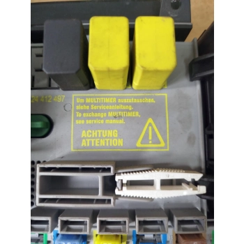 SKRZYNKA BEZPIECZNIKÓW OPEL ASTRA II G 24412497