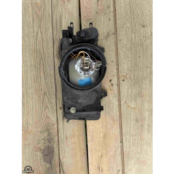 LAMPA PRZEDNIA PRAWA REFLEKTOR PRAWY AUDI 80 B4