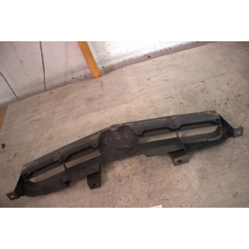 ATRAPA GRILL DAIHATSU YRV