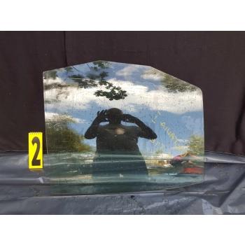 SZYBA BOCZNA PRAWA TYLNA SKODA OCTAVIA I (LEKKA RYSA)
