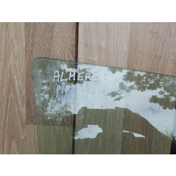 NISSAN ALMERA N15 SZYBA BOCZNA DRZWI PRZEDNIA PRZÓD PRAWA