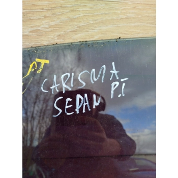 SZYBA BOCZNA DRZWI PRAWY TYŁ CIEMNA FOLIA MITSUBISHI CARISMA SEDAN