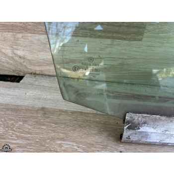 SZYBA BOCZNA DRZWI PRAWY PRZÓD MERCEDES 190 W201 SEDAN