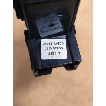 PANEL PRZEŁĄCZNIK SZYB PRAWY TYŁ NISSAN PRIMERA P12 25411AV600