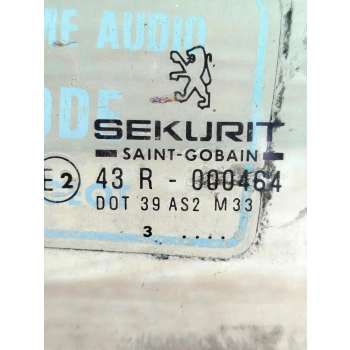 SZYBA BOCZNA DRZWI LEWY PRZÓD PEUGEOT 106 3D