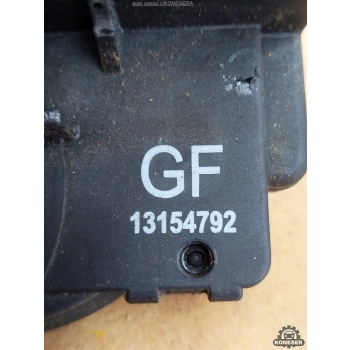 ZAMEK DRZWI PRAWY PRZÓD OPEL MERIVA A 13154792