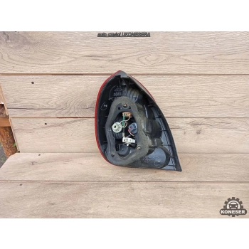 LAMPA TYLNA PRAWA PRAWY TYŁ TOYOTA COROLLA E11
