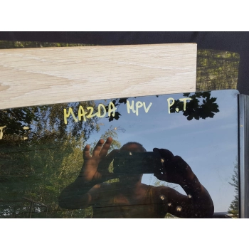 SZYBA KAROSERYJNA PRAWA TYLNA  MAZDA MPV
