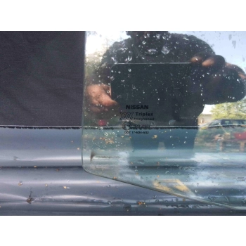 NISSAN PRIMERA P12 SZYBA BOCZNA TYLNA TYŁ LEWA