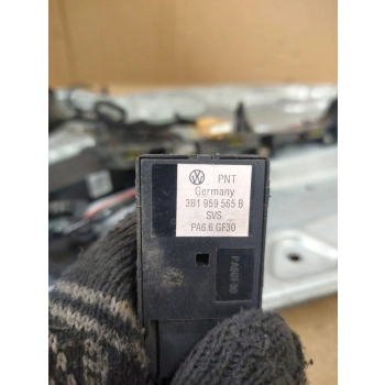 PODNOŚNIK SZYBY LEWY PRZÓD + PRZEŁĄCZNIK LUSTEREK VOLKSWAGEN PASSAT B5 101430-200 3B1959565B