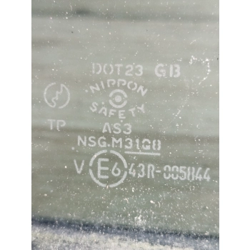 SZYBA KAROSERYJNA DRZWI MAŁA PRAWY TYŁ  MAZDA PREMACY
