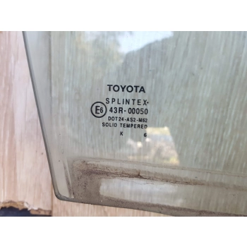 SZYBA BOCZNA PRZEDNIA PRAWA TOYOTA AVENSIS KOMBI 2006 R.