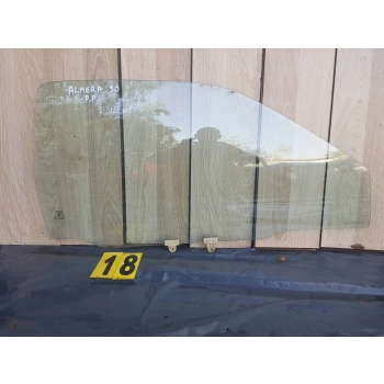 NISSAN ALMERA N15 3D SZYBA BOCZNA DRZWI PRZEDNIA PRZÓD PRAWA