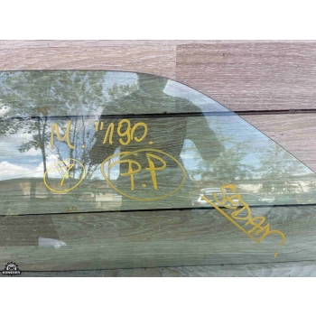 SZYBA BOCZNA DRZWI PRAWY PRZÓD MERCEDES 190 W201 SEDAN