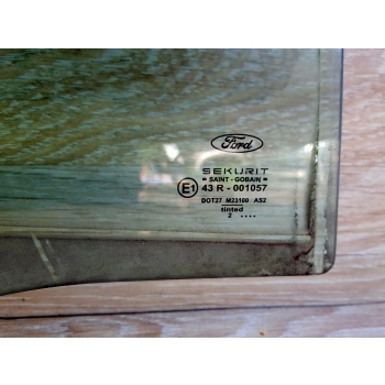 SZYBA BOCZNA DRZWI PRAWY TYŁ FORD FOCUS MK1 KOMBI