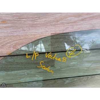 SZYBA BOCZNA DRZWI LEWY PRZÓD OPEL VECTRA B SEDAN