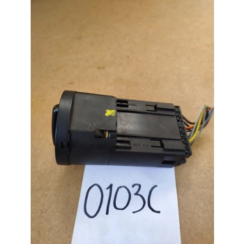PRZEŁĄCZNIK ŚWIATEŁ VOLKSWAGEN GOLF IV PASSAT B5 1C0941531