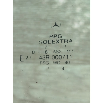 SZYBA BOCZNA DRZWI PRAWY PRZÓD MERCEDES W203
