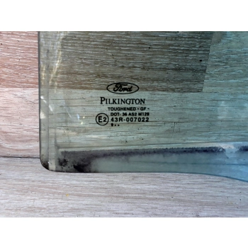 FORD FOCUS 1 I '98-04 SED SZYBA BOCZNA DRZWI TYŁ LEWA ORYGINAŁ
