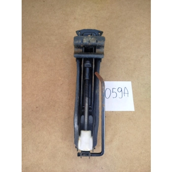 LEWAREK SAMOCHODOWY PODNOŚNIK FORD FOCUS MK1 98AB-17080-CB