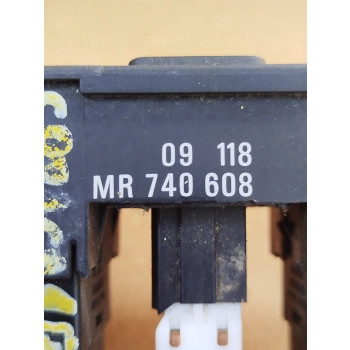 PANEL PRZEŁĄCZNIK ŚWIATEŁ I LUSTEREK MITSUBISHI CARISMA MR740608