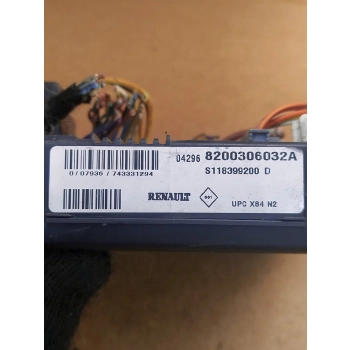 MODUŁ UPC SKRZYNKA BEZPIECZNIKÓW RENAULT SCENIC II 1.9 DCI 8200306032A