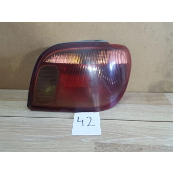 LAMPA TYLNA PRAWA PRAWY TYŁ TOYOTA YARIS I 3D