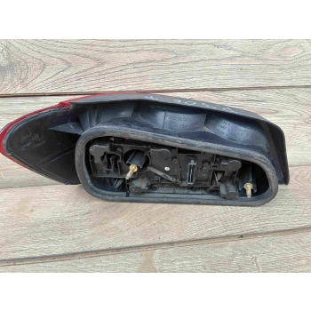 LAMPA TYLNA PRAWA PRAWY TYŁ DYMIONA PEUGEOT 306