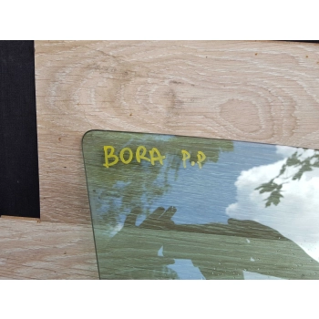 SZYBA BOCZNA PRAWA PRZEDNIA PRAWY PRZÓD VOKSWAGEN BORA SEDAN