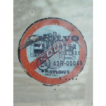 SZYBA BOCZNA DRZWI LEWY PRZÓD VOLVO V40 KOMBI