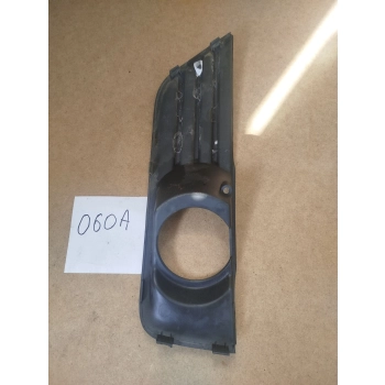 RAMKA OBUDOWA HALOGENU PRAWA FORD FOCUS MK2